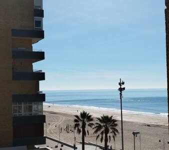 Encantador Apartamento Frente A La Playa Victoria Apartment กาดิซ ภายนอก รูปภาพ