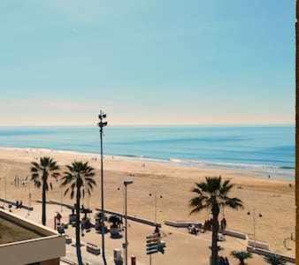 Encantador Apartamento Frente A La Playa Victoria Apartment กาดิซ ภายนอก รูปภาพ